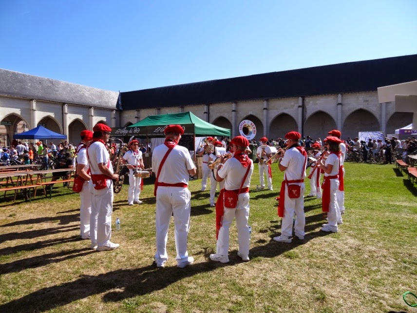 Bodega Banda et Vélotours Orléans